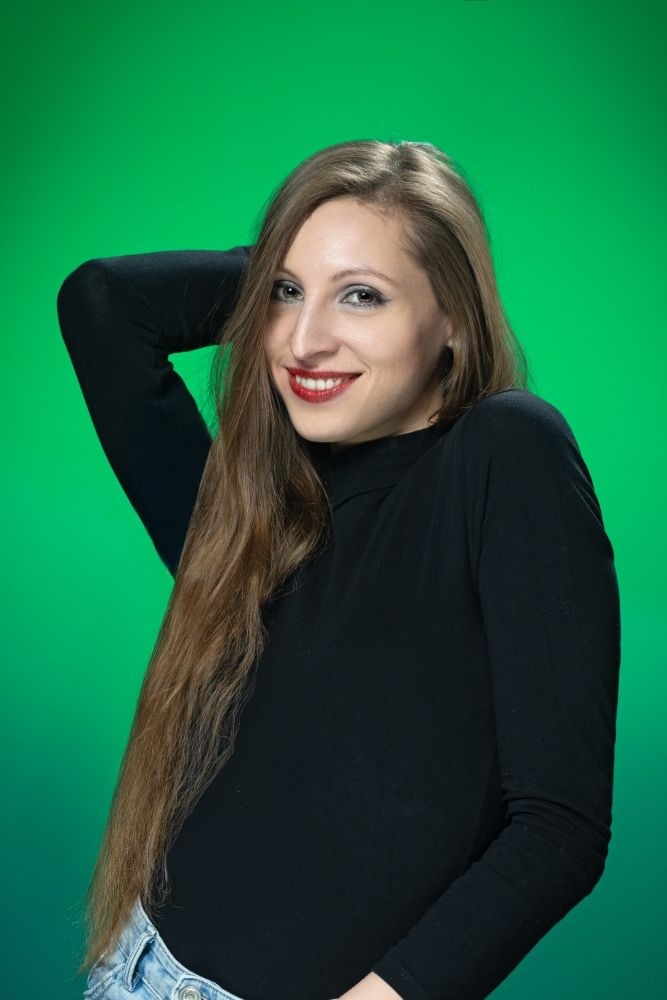 Никол Големанова